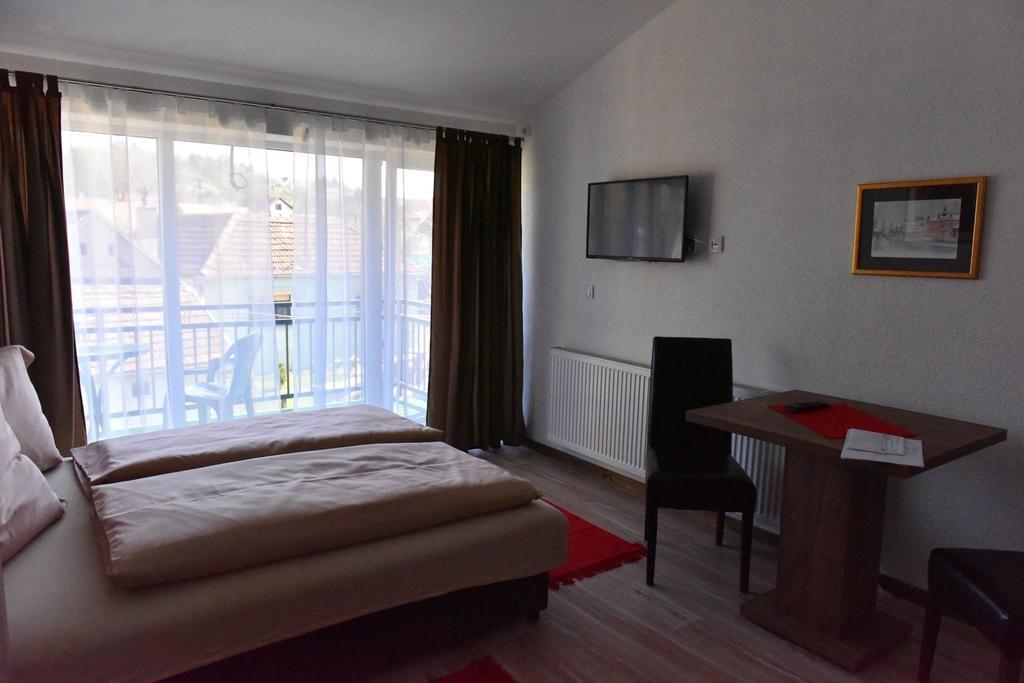 Apartments Victoria 022 ヴルドニーク エクステリア 写真